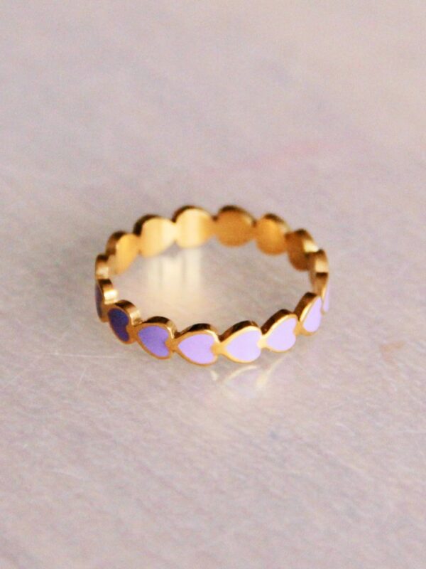 Ring met lila hartjes